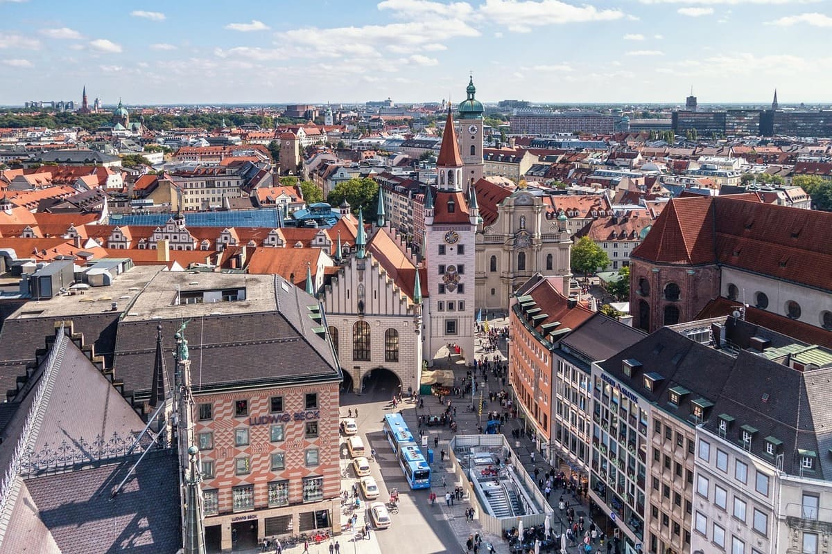 Marienplatz, Munich ประกันเดินทางวิริยะ