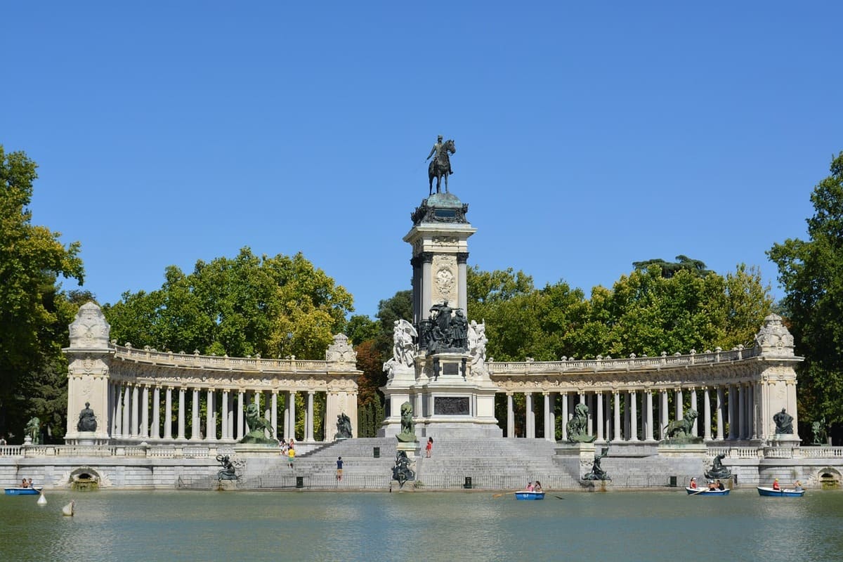 สวนสาธารณะเรติโร่ (Parque del Retiro) ประกันเดินทางวิริยะ
