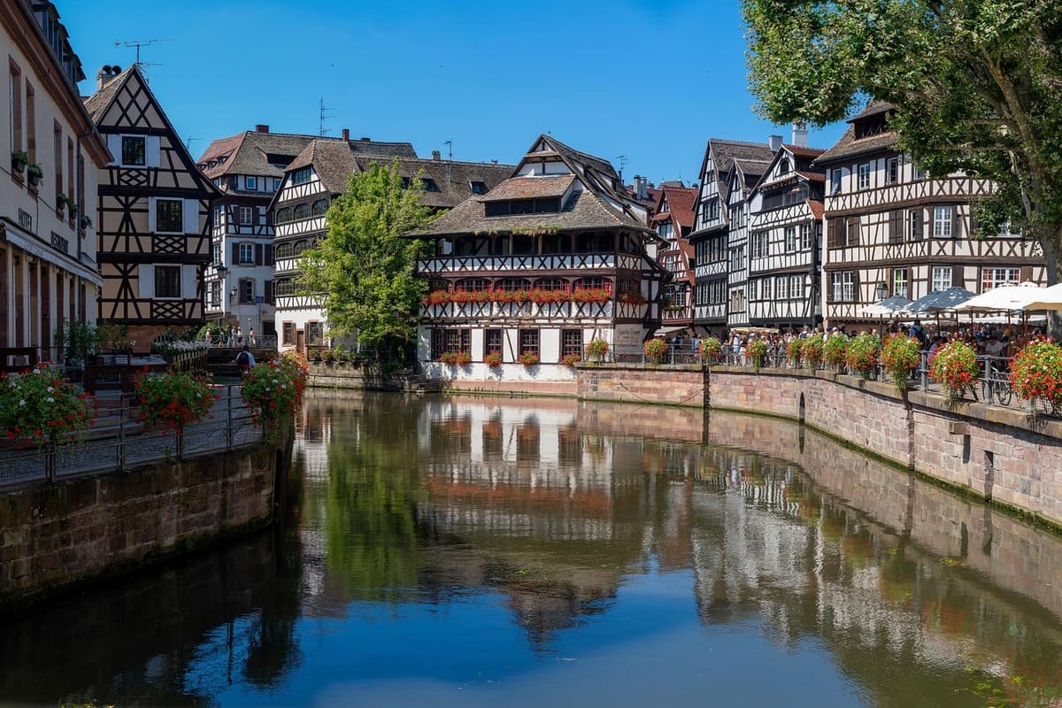 Strasbourg, France ประกันเดินทางวิริยะ