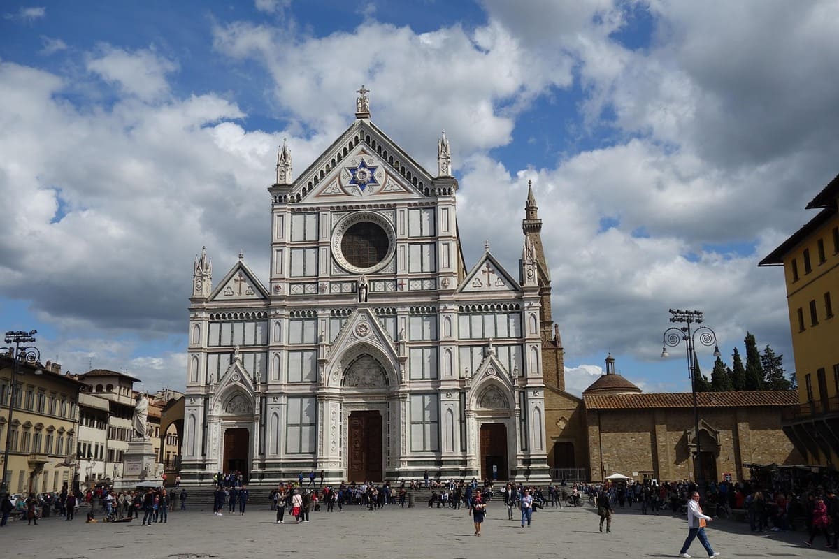 Piazza Santa Croce, Florence, Italy ประกันเดินทางวิริยะ