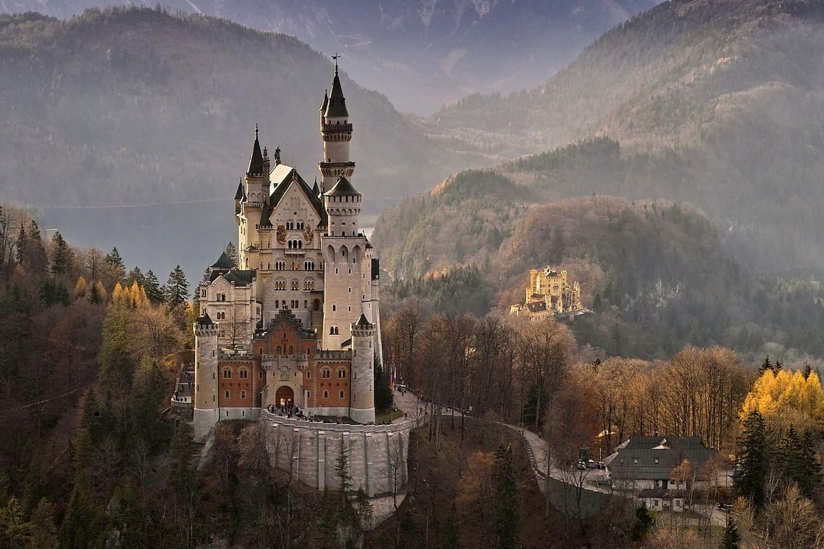 ปราสาทนอยชวานสไตน์ (Neuschwanstein Castle) ประกันเดินทางวิริยะ