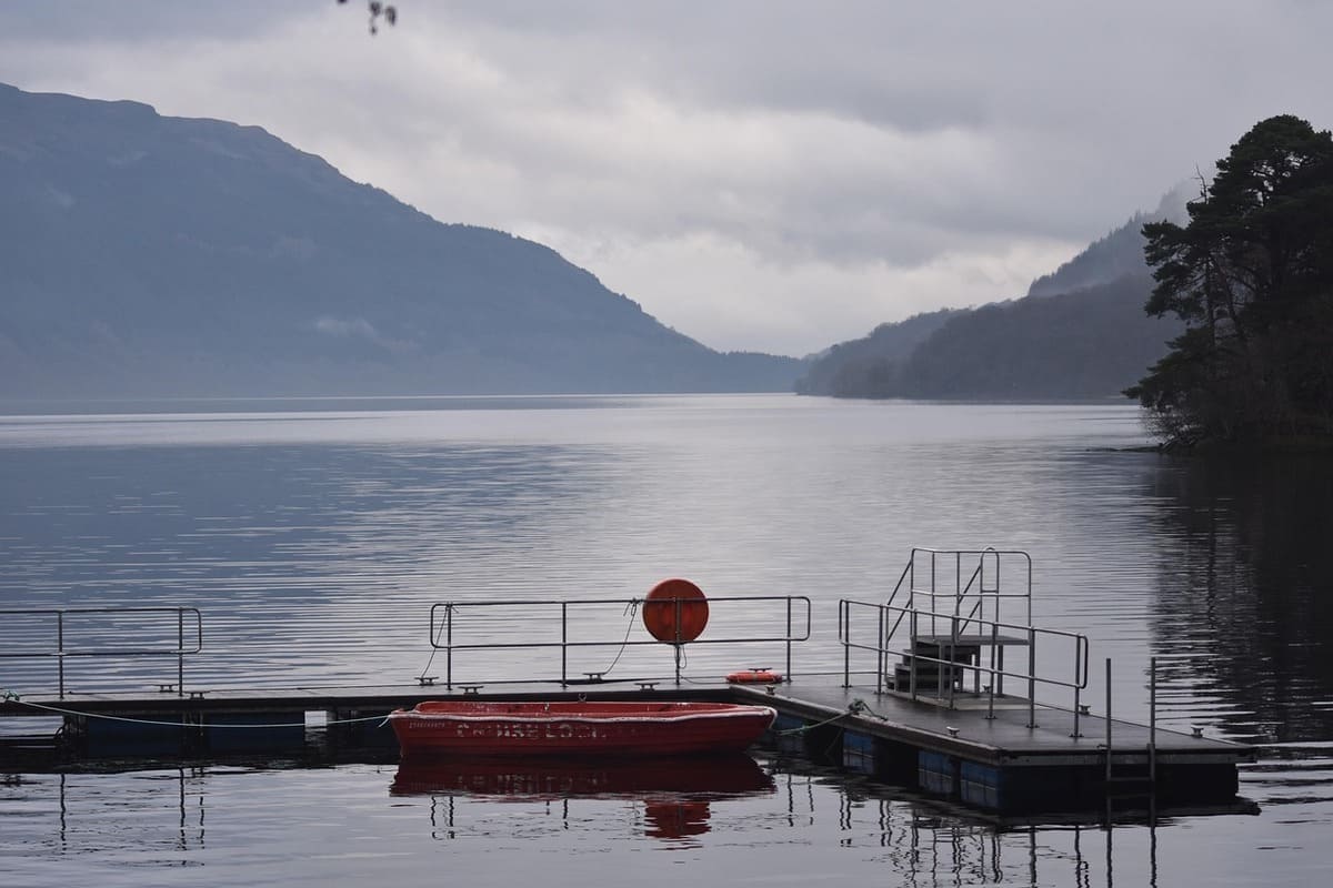 ทะเลสาบ Loch Lomond, สกอตแลนด์ ประกันเดินทาง