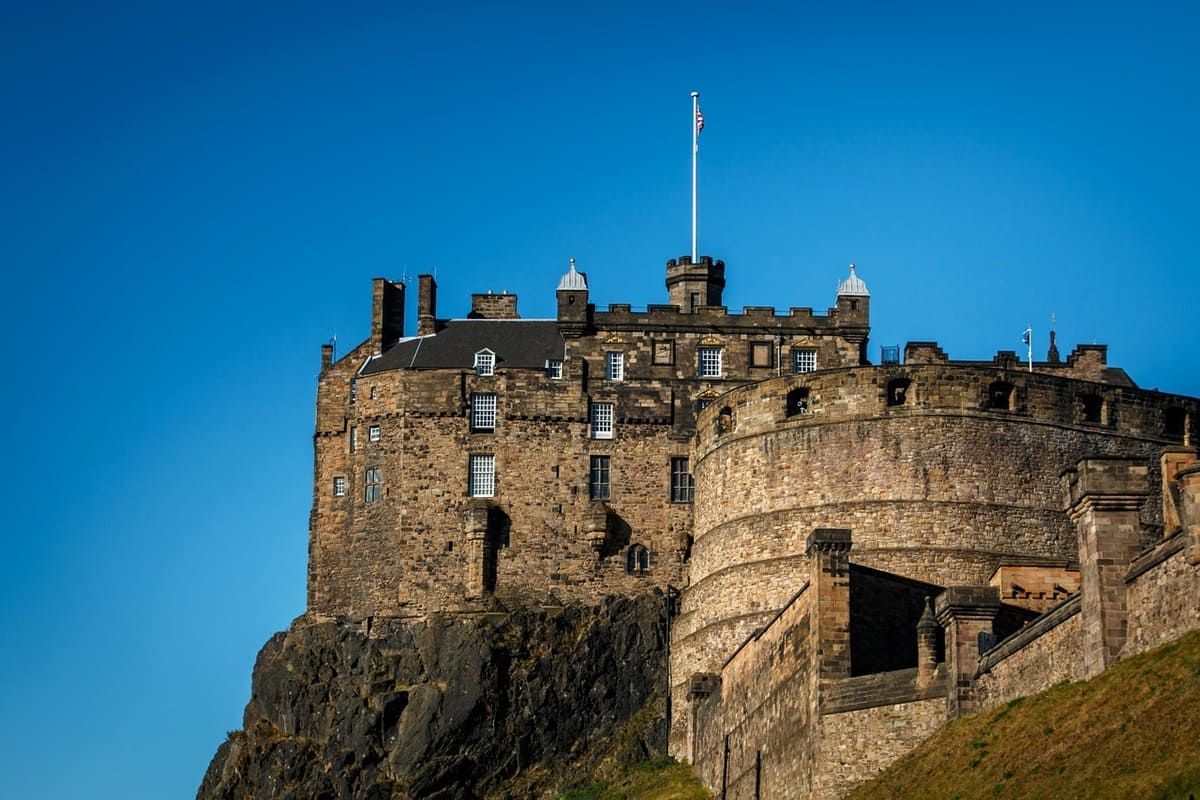 ปราสาท Edinburgh, สกอตแลนด์ ประกันเดินทางวิริยะ