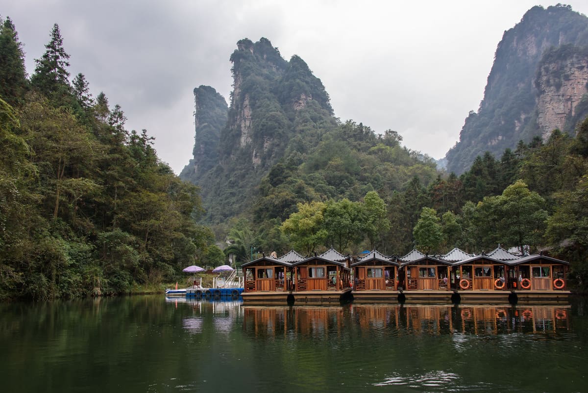 ทะเลสาบเป่าเฟิ่งหู (Baofeng Lake) ประกันเดินทางวิริยะ